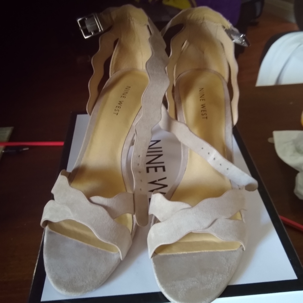 Women's shoes